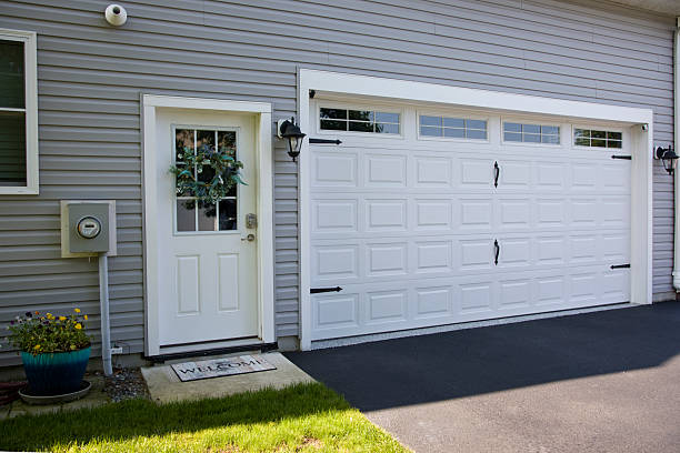 24/7 Emergency Garage Door Panel Replacement experts in Winneconne, WI